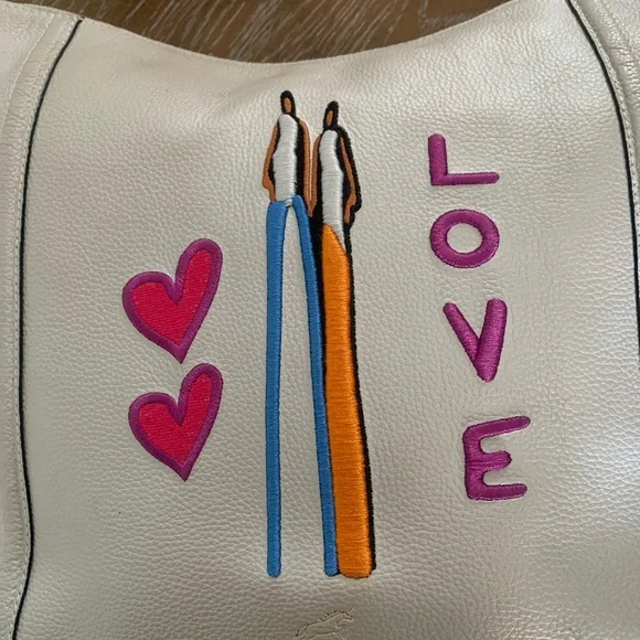 Elegant Cream Shoulder Bag with Embroidered Design - Picture 4 of 11